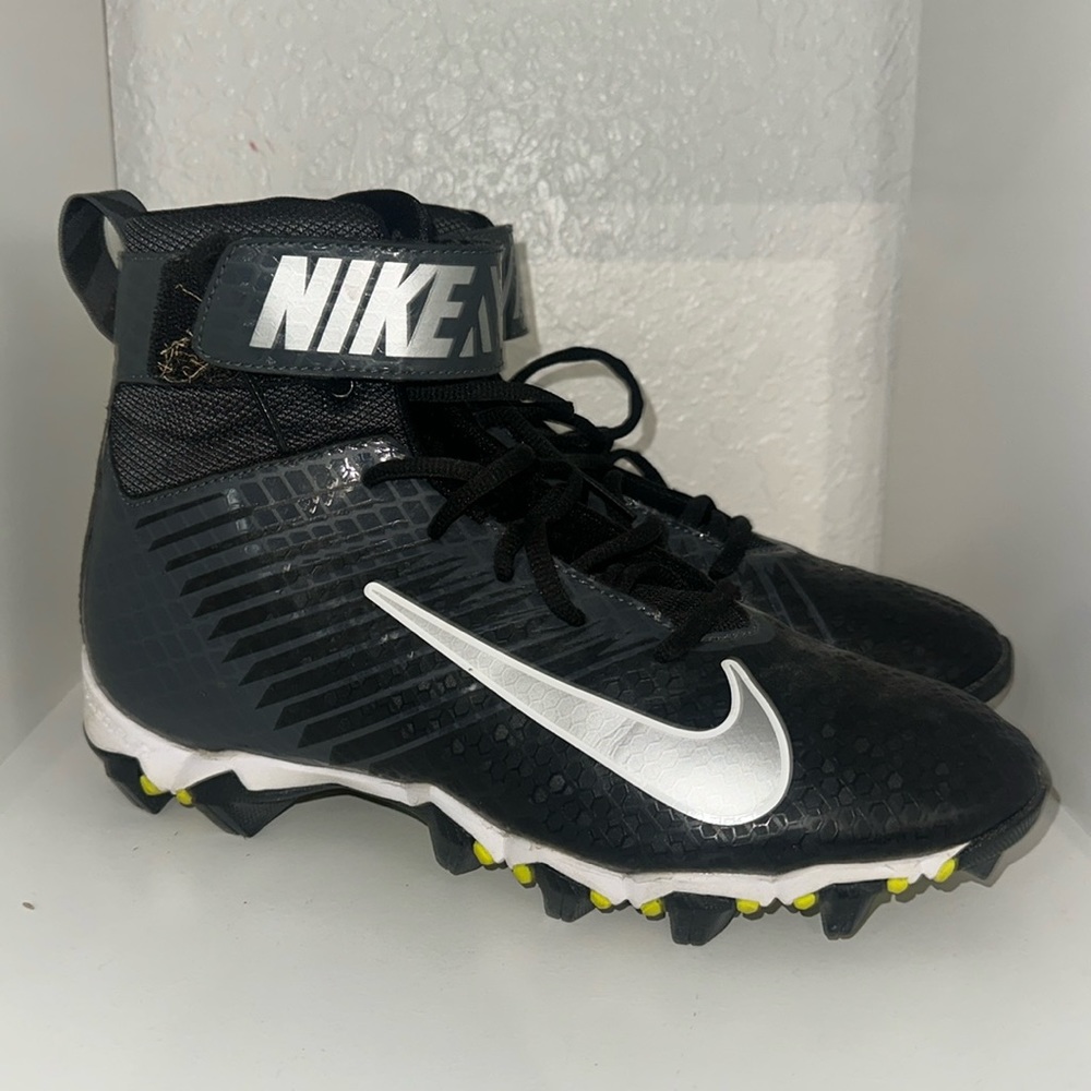 Men’s strike shark football cleats size 8.5
